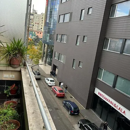 Leonard Apartment *