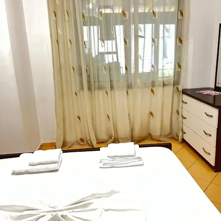 Leonard Apartment *