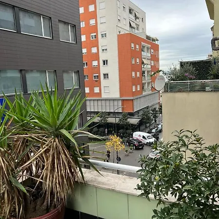 Lägenhet Leonard Tirana