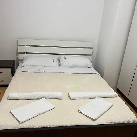 Leonard Apartmán Tirana